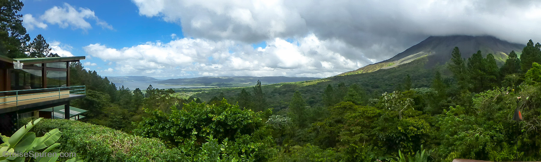 Blick von der Terrasse - See und Vulkan Arenal