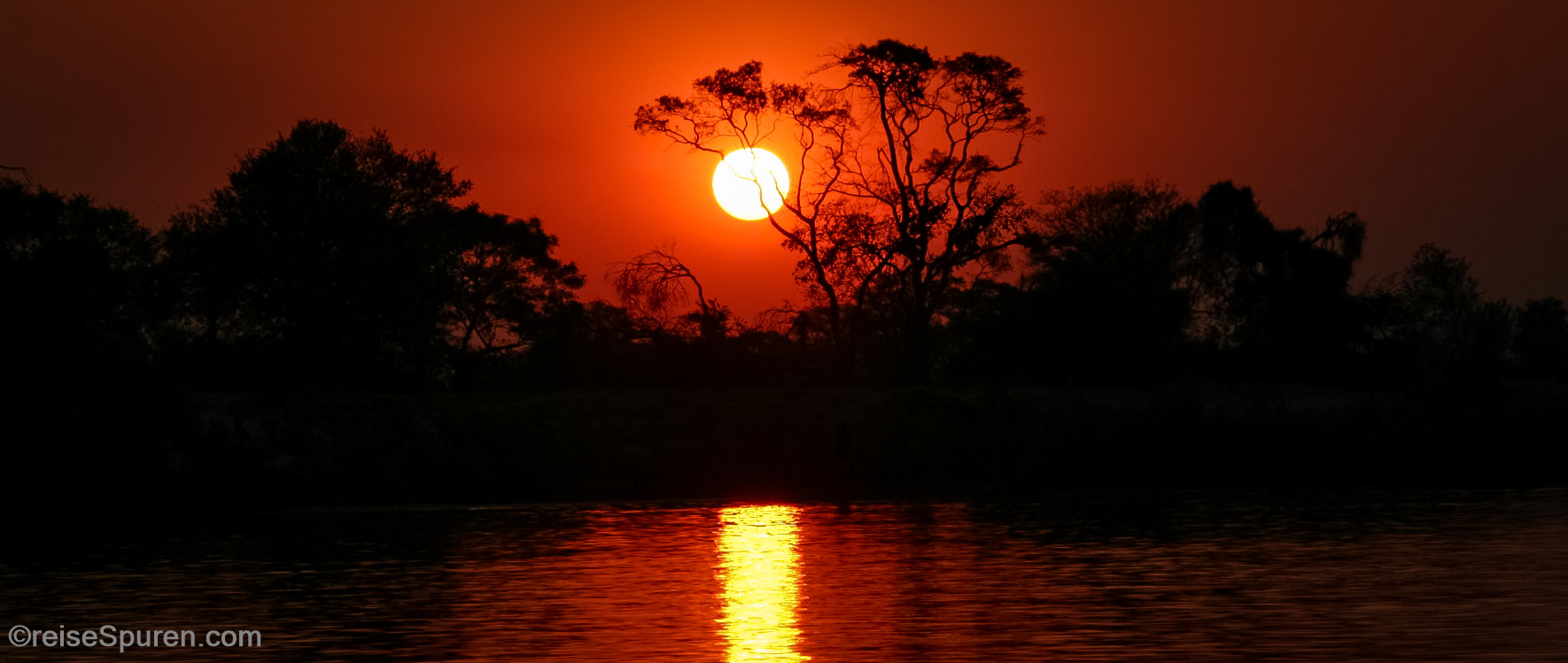 Sonnenuntergang am Okavango